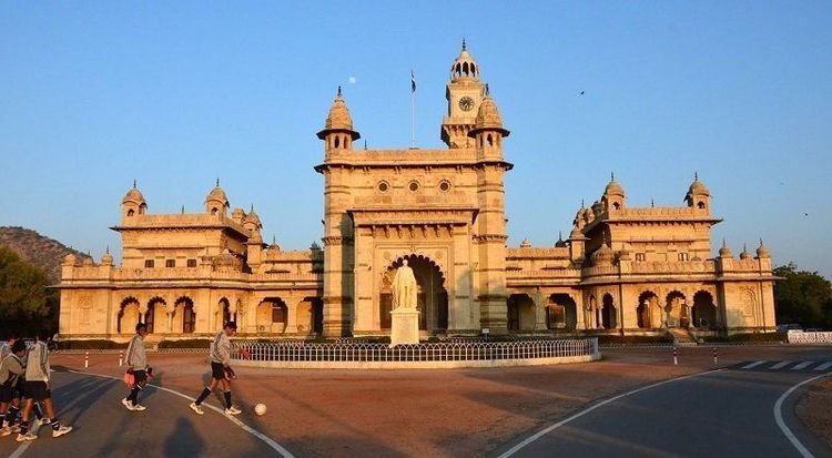 8) मेयो कॉलेज अजमेर