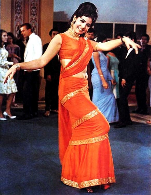 ६. मुमताज साडी