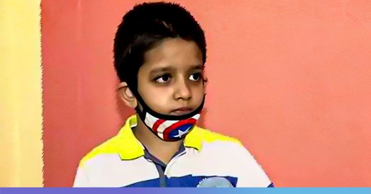 या ८ वर्षांच्या लहानग्याने ८६ विद्यार्थ्यांच्या शिक्षणासाठी २ लाख रुपये उभे केलेत !!