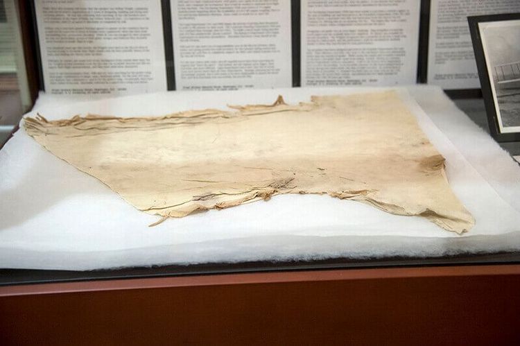 ९) पहिले विमान उड्डाण आणि पहिले चांद्रयान – 