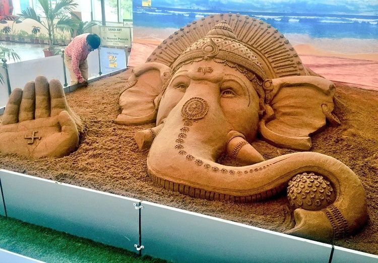 ओळखा पाहू हे गणपती नक्की कोणत्या गोष्टींपासून बनवले आहेत?