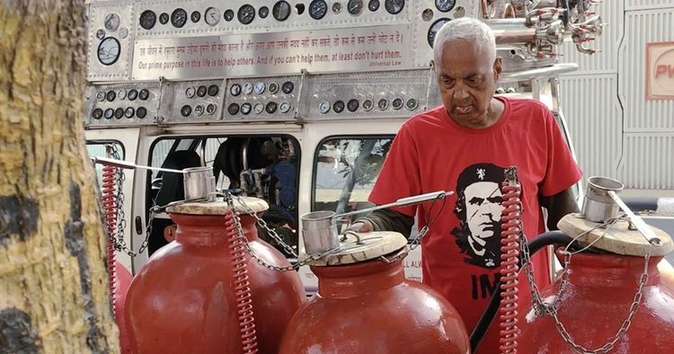 सामन्यातील असामान्य - भाग १: दिल्लीकरांची तहान भागवण्यासाठी दिवसरात्र राबणारा मटकामॅन !!