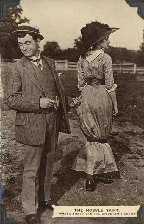 १०. बांधून घातलेल्या स्कर्टची फॅशन