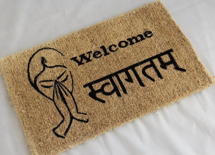 १५. स्वागतम लिहिलेले डोरमॅट 