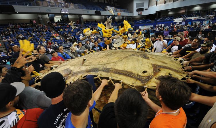 कान ओढणे, किक मारणे ते उंच उडी...अलास्काच्या ऑलिम्पिक स्पर्धांमधले अफलातून खेळ पाहून घ्या!!