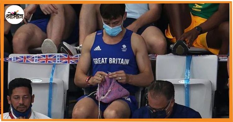 मैदानावर विणकाम करणारा खेळाडू आपल्याला काय शिकवून जातो? ह्या व्हायरल फोटो मागची गोष्ट वाचा!!