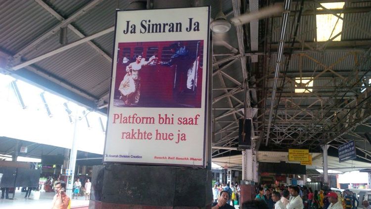 मुंबईच्या रेल्वे स्टेशनवर आता गब्बर,  राज सिमरन देताहेत स्वच्छतेचा संदेश