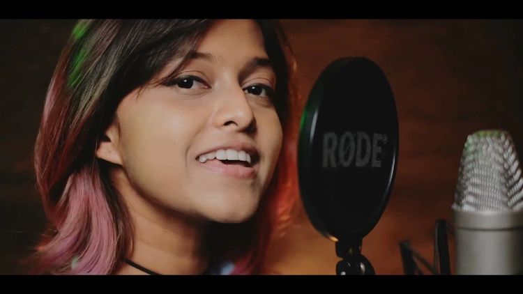 श्रीलंकन गायिकेनं गायलेलं सिंहली भाषेतलं 'मानिके मागे हिथे' गाणं सॉलिड फेमस झालंय, तुम्ही अजून नाही ऐकलं?