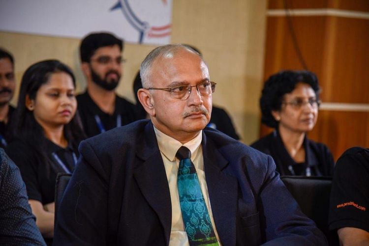 भविष्यात कोणत्या क्षेत्रात गुंतवणूक करण्यावर आपला भर असेल ह्या प्रश्नावर त्यांचे मत :