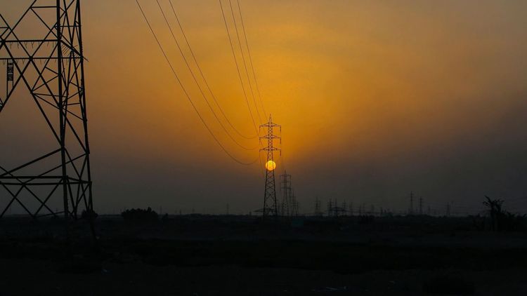 लोड शेडींग पुन्हा आलंय? भारताला सतावणाऱ्या वीज टंचाई मागचे कारण समजावून घ्या!