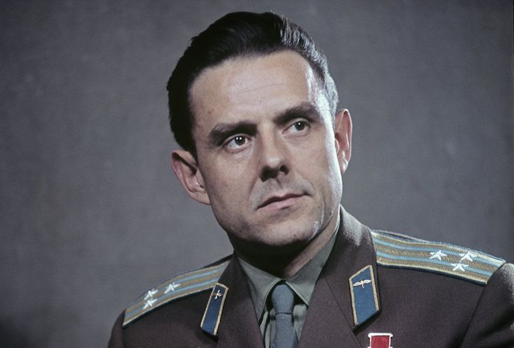 थेट अंतराळातून जमिनीवर पडून मृत्यू पावलेला अंतराळवीर:व्लादिमीर कोमारोव!! हे खरेतर टाळताही आले असते..