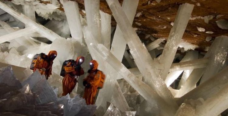 मेक्सिकोतली ५ लाख वर्षं जुनी स्फटिक गुहा, पण तिथे आत का जाता येत नाही?