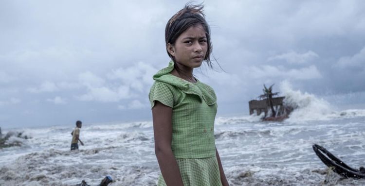 १) बुडती आशा