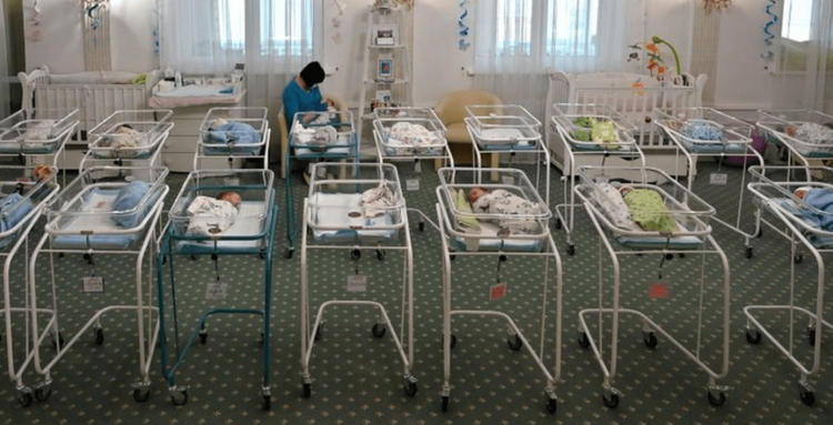 जाणून घ्या युक्रेनला जगाची 'बेबी फॅक्टरी' म्हणून कसे ओळखले जाऊ लागले!! या उद्योगाची काळी बाजूही पाहा..