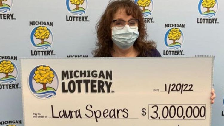 स्पॅम इमेल चेक केले नसते तर ही बाई २२ कोटींच्या लॉटरीला मुकली असती!!