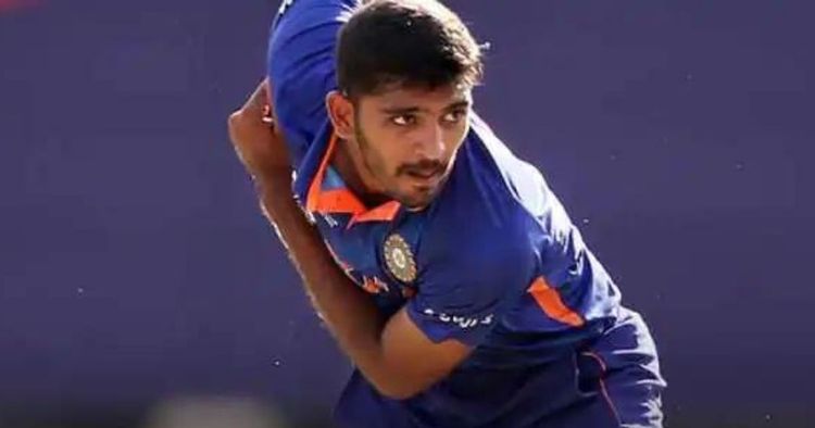 ४) विकी ओस्वाल