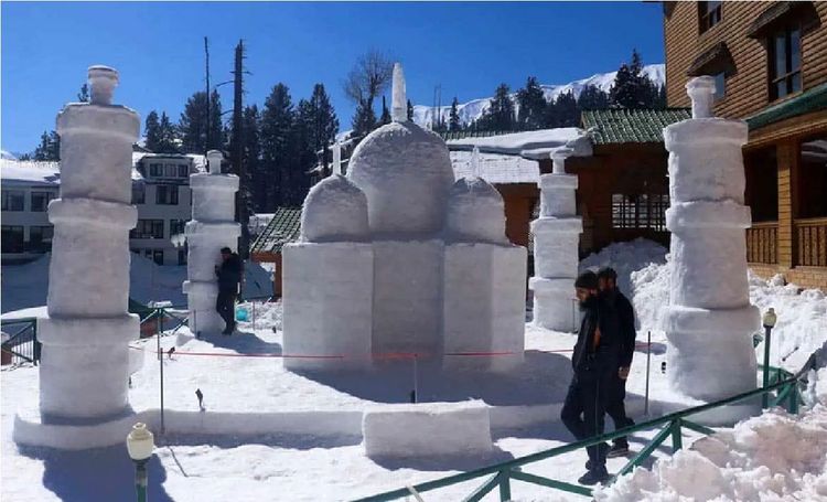 आग्र्याचा संगमरवरी ताजमहाल पाहिला असेल, पण काश्मीरमधला हा बर्फाचा ताजमहाल पाह्यलात का?
