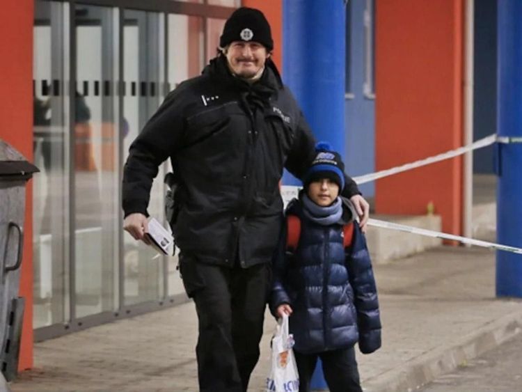 युक्रेन-रशिया युद्ध: ११ वर्षांचा मुलगा एकटा ११०० किमींचा प्रवास करून स्लोव्हाकियात पोचला!! त्याला एकटे का सोडावे लागले हे ही जाणून घ्या..