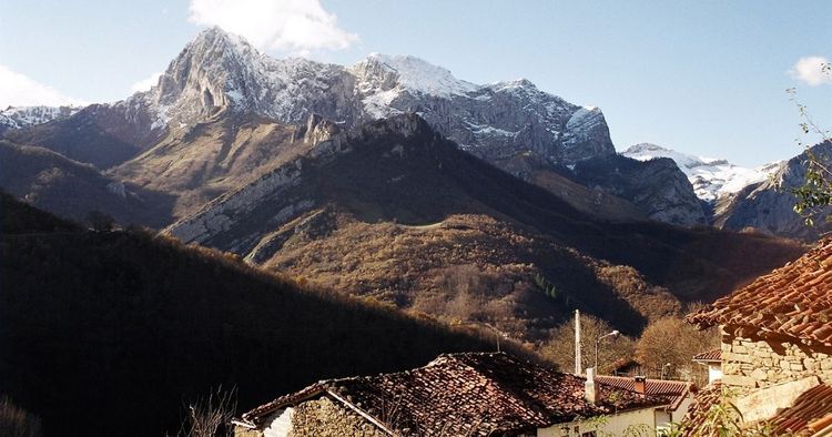 ४) पोंगा, ऑस्ट्रीअस, स्पेन –