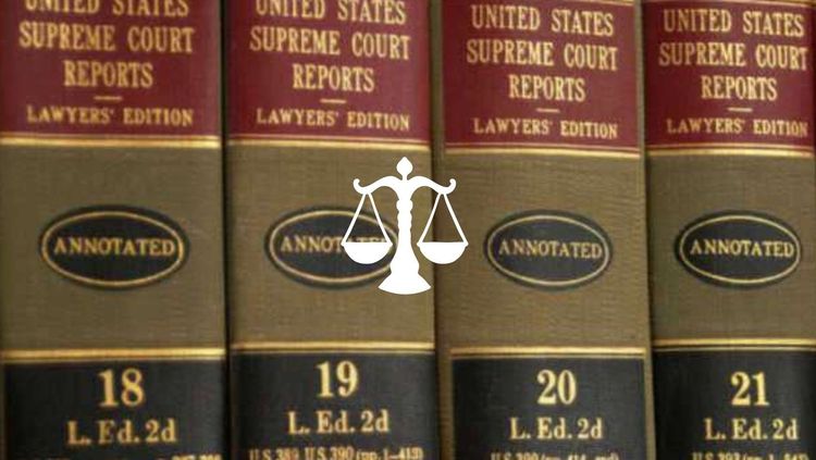 अ‍ॅटर्नी जनरल के के वेणूगोपाल यांनी विद्यार्थ्यांना तब्बल १२ लाख रुपयांची ५४ खंडांची पुस्तके भेट दिली.
