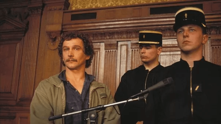 नवर्‍यासाठी वाट्टेल ते! त्याला तुरुंगातून पळवून नेण्यासाठी तिनं केली प्रचंड धाडस!!