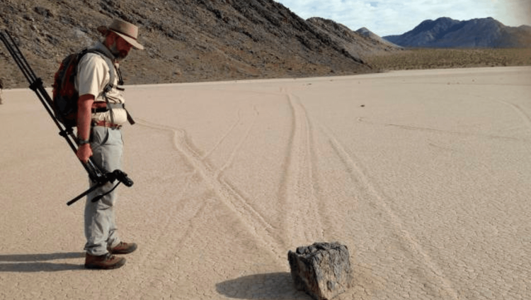 दगड फिरण्यामागे रहस्य काय असावे?