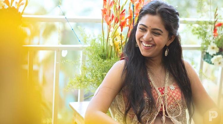 मृण्मयी देशपांडे आज होतेय लाडाची नवराई.. पाहा हळदी आणि मेहंदीचे फोटो..