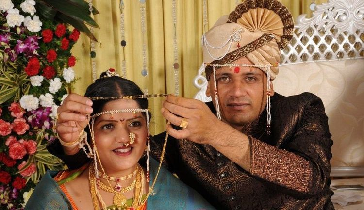 अक्षता कुलकर्णी आणि विक्रम गायकवाड