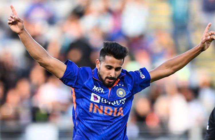 उमरान मलिकने टाकलाय ताशी १५५ किमीचा चेंडू; पाहा भारतासाठी सर्वात जलद चेंडू टाकणारे ५ गोलंदाज...