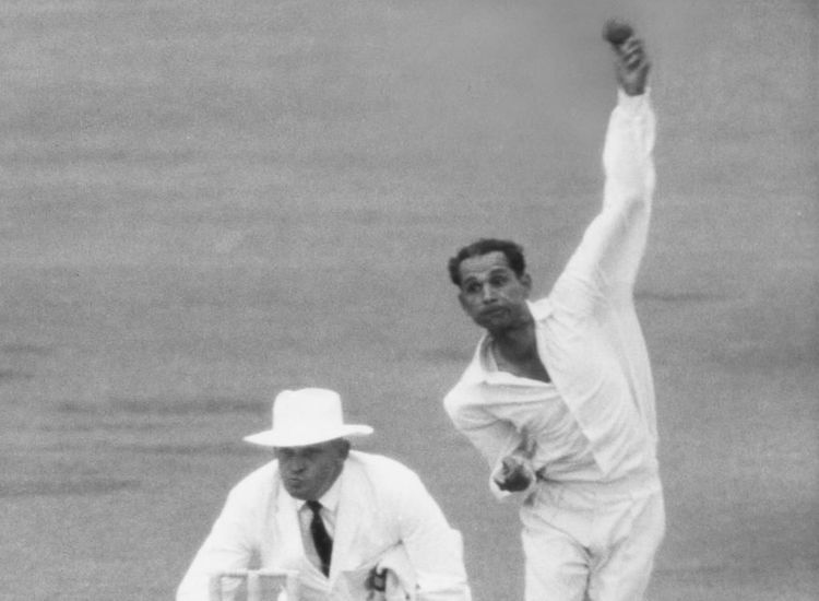 इंग्रजांना सलग २१ मेडन टाकणारा भारतीय 'कंजूस' गोलंदाज माहित आहे?