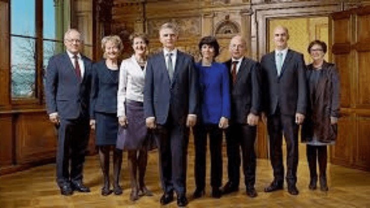 सरकारी सत्ता वि-केंद्रीत किंवा अ-केंद्रीत आहे.