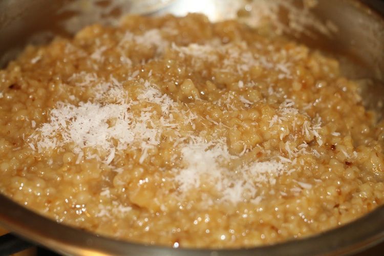 २०.गव्हाच्या दलियाची गुळाची गरम लापशी 