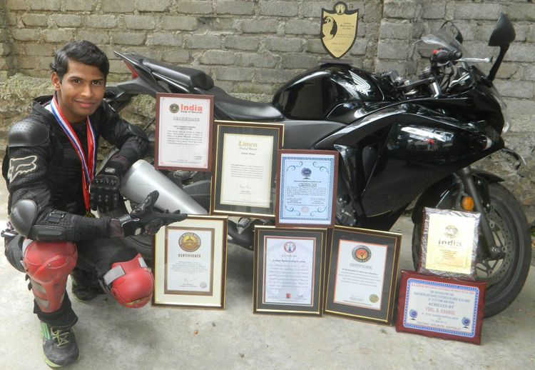 वाचा मराठी तरूणाच्या पराक्रमाची गोष्ट - अवघ्या २४ तासांत मारली पुणे ते चेन्नई रिटर्न फेरी !