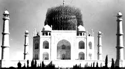 तर अशा पध्दतीने इंग्रजांनी ताजमहालला महायुद्धातही सुरक्षीत ठेवलं...