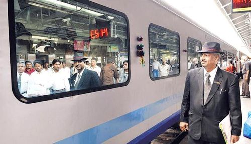 मुंबईच्या ए सी लोकलचा व्हिडीओ, सप्टेंबरपासून धावणार?