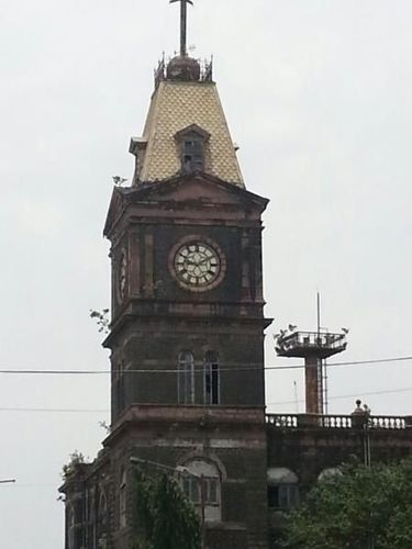 २. घड्याळ गोदी 