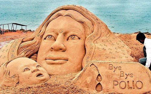 'Bye Bye Polio' : पहा जागतिक पोलिओ दिनाच्या निमित्ताने साकारलेलं एक अप्रतिम शिल्प !!