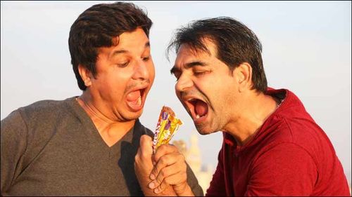 २. दोघेही ११ वर्षापासून फाईव्ह स्टारसाठी काम करतायत.