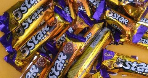 ५.  शुटींग दरम्यान एका दिवसात दोघांना तब्बल ५० फाईव्ह स्टार चॉकलेट खाव्या लागतात. (मज्जाय ब्वा)