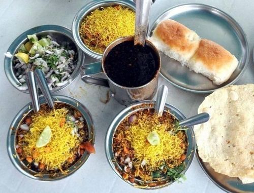 १. साई छाया मिसळ हाउस