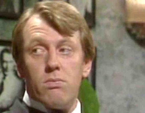 ६. लेखक कम अभिनेता