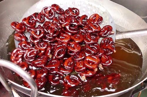 दिल्लीच्या 'काळ्या जलेबी' बद्दल ऐकलंत का ? जाणून घ्या या अनोख्या जिलबी बद्दल !!