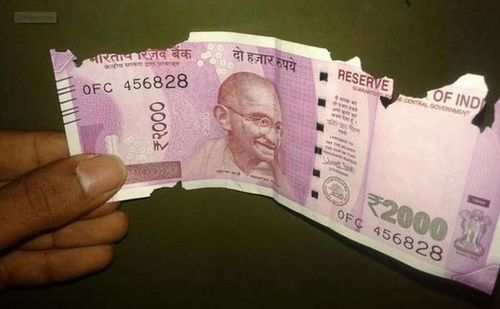 ATM मधून फाटकी नोट आली तर काय कराल ?...बघा बरं पटपट !!