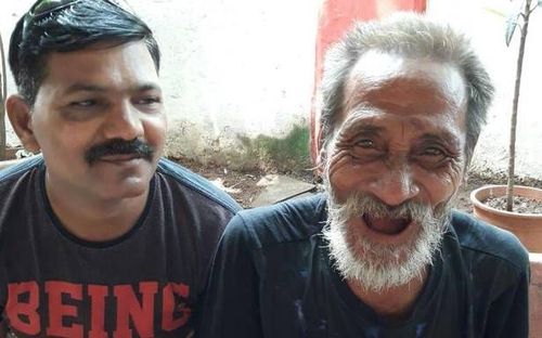 ४० वर्षांपूर्वी हरवलेला माणूस व्हायरल व्हिडीओ मध्ये सापडला...वाचा नक्की काय घडलंय ते !!