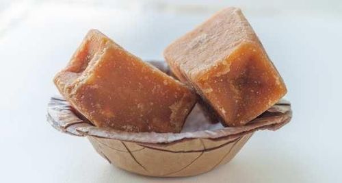 ६. नारळाच्या पाण्यात धने व गूळ घालून प्या.