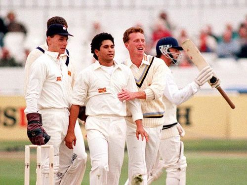 ४. काउंटी चॅम्पियनशीप मध्ये खेळणारा सचिन हा सर्वात तरुण क्रिकेटर होता.