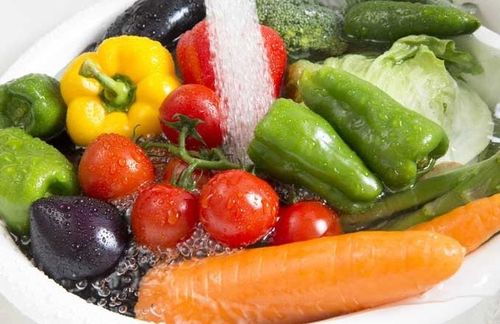 फळांवर फवारणी केलेले किटकनाशक घालवायचा हा सर्वोत्तम उपाय आहे !!