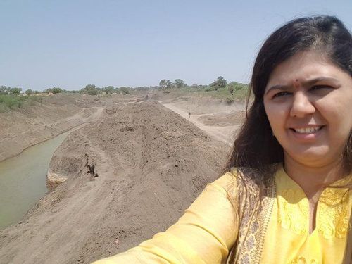 ताईंचा दुष्काळी सेल्फी !