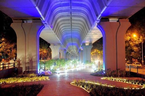 फ्लायओव्हर खालच्या जागेचा मुंबईत केला जातोय अनोखा वापर आणि त्याचे फोटो पण अप्रतिम आहेत