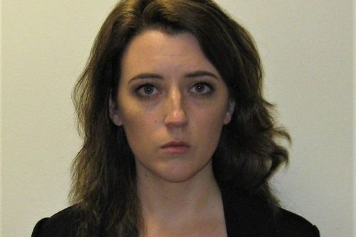 एका फेसबुक पोस्टच्या सहाय्याने तिने कशा प्रकारे तब्बल १४,००० लोकांना चुना लावला ? वाचा ठग बाईची गोष्ट !!